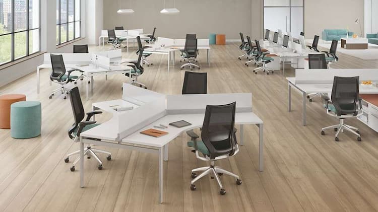 The Perks and Pitfalls of Hotdesking